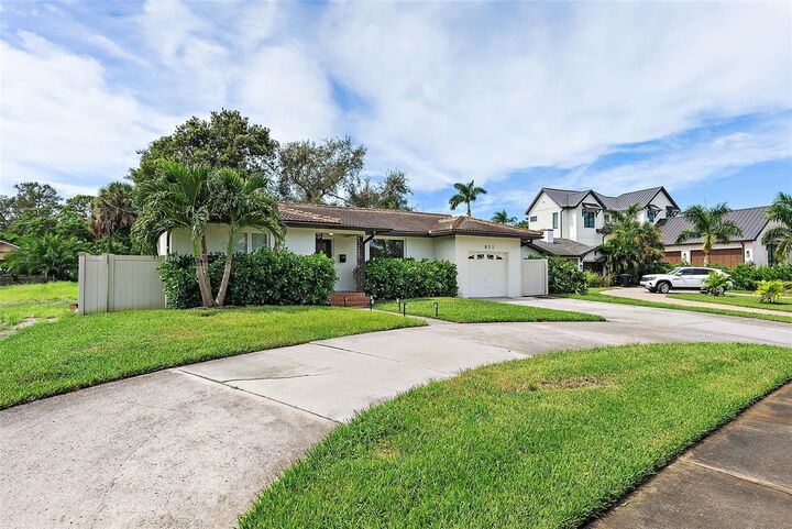 Property Photo:  851 Snell Isle Boulevard NE  FL 33704 