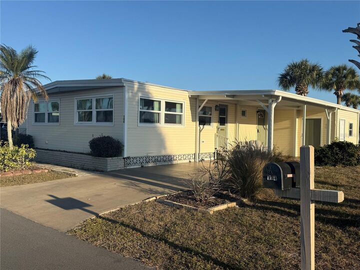 Property Photo: 104 Via Veneto FL 34285