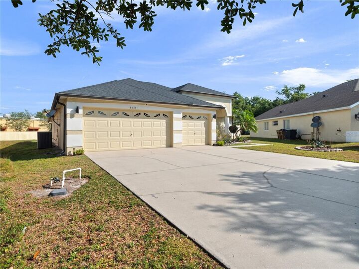 Property Photo: 4633 Huron Bay Circle FL 34759