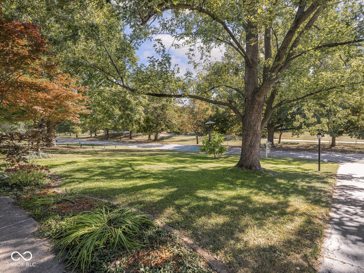Property Photo: 930 Ellenberger Parkway West Drive IN 46219