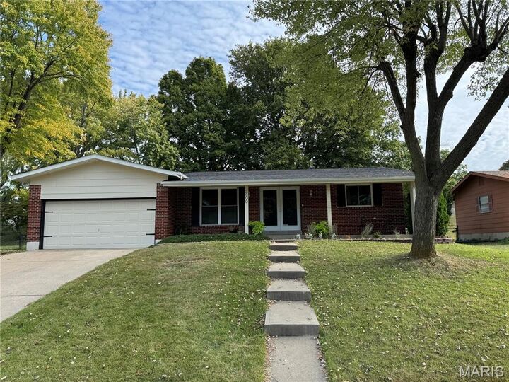 2900 Headland Drive  St Charles MO 63301 photo