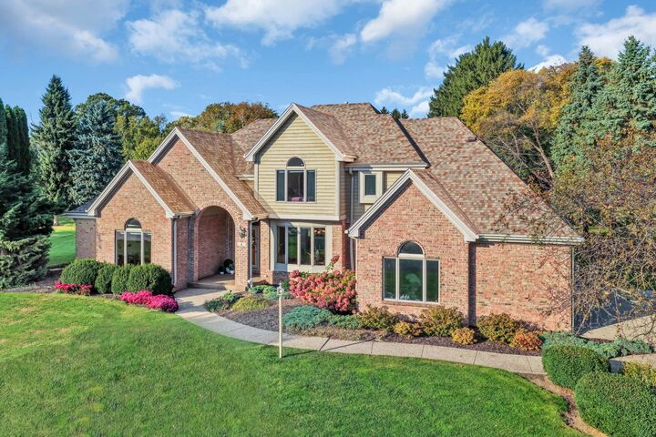 Property Photo: 4 Lake Pointe Cir WI 53402