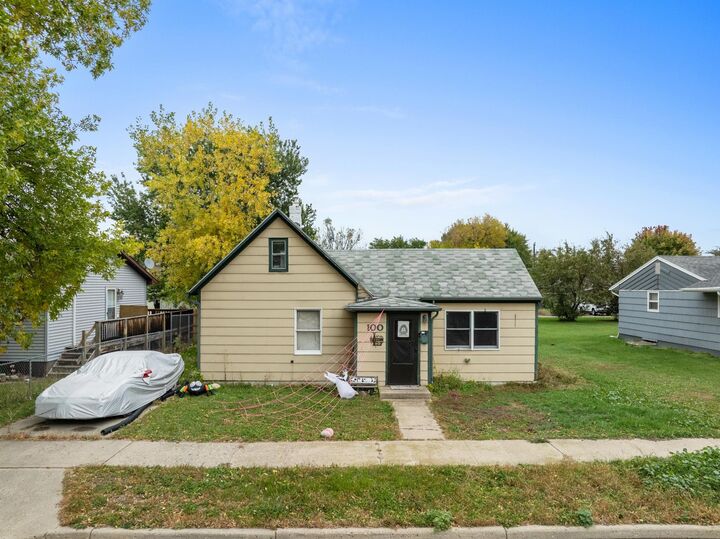 100 21st Street NW  Minot ND 58703-2952 photo