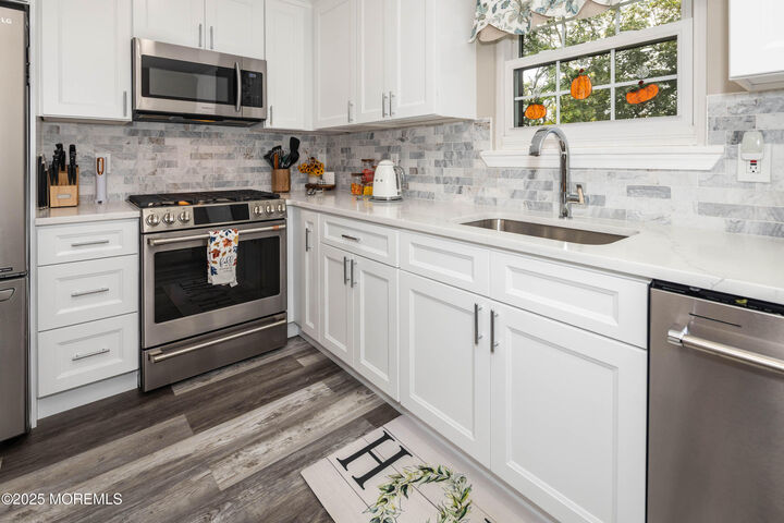 Property Photo:  129 Dumbarton Hill Court  NJ 07747