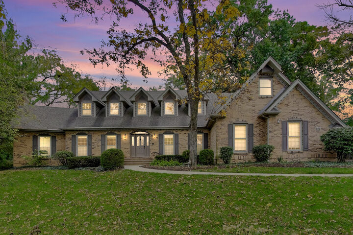 Property Photo:  651 Nor Oaks Court  IL 60185