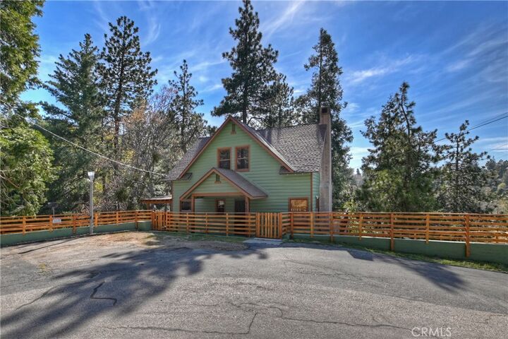 Property Photo: 617 Acacia CA 92325