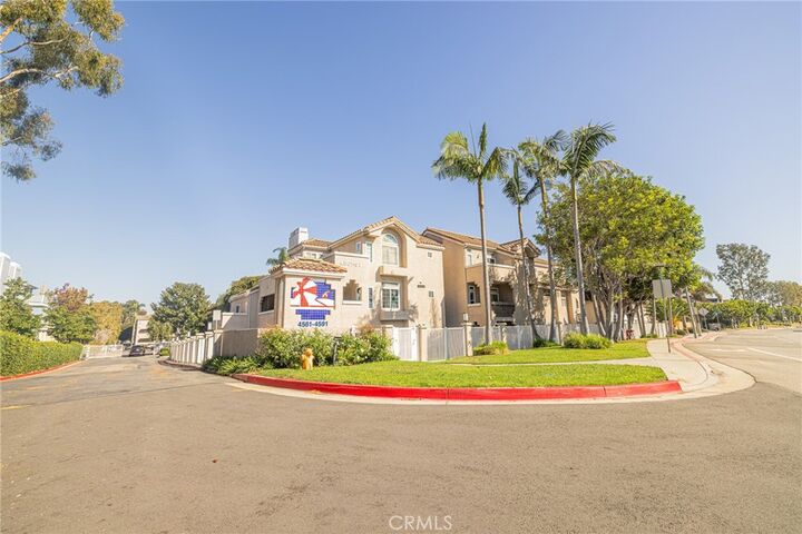 4561 Warner Ave 101  Huntington Beach CA 92649 photo