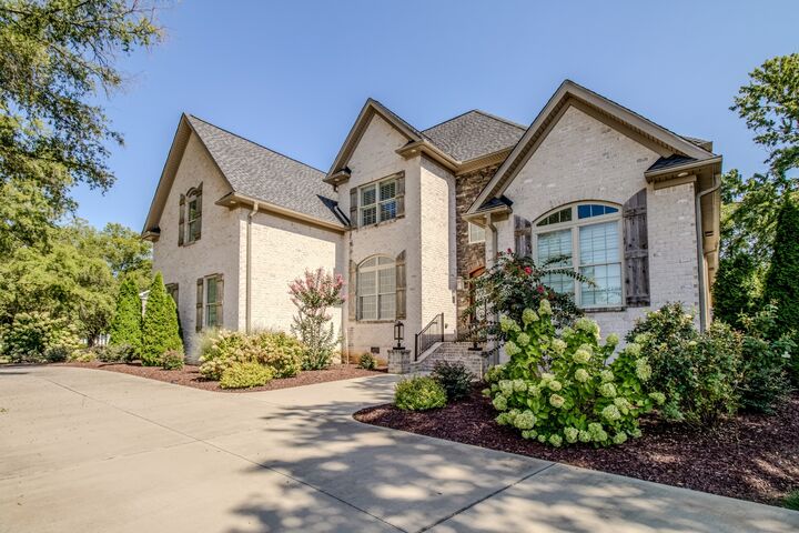 Property Photo:  1619 Georgetown Ln  TN 37129