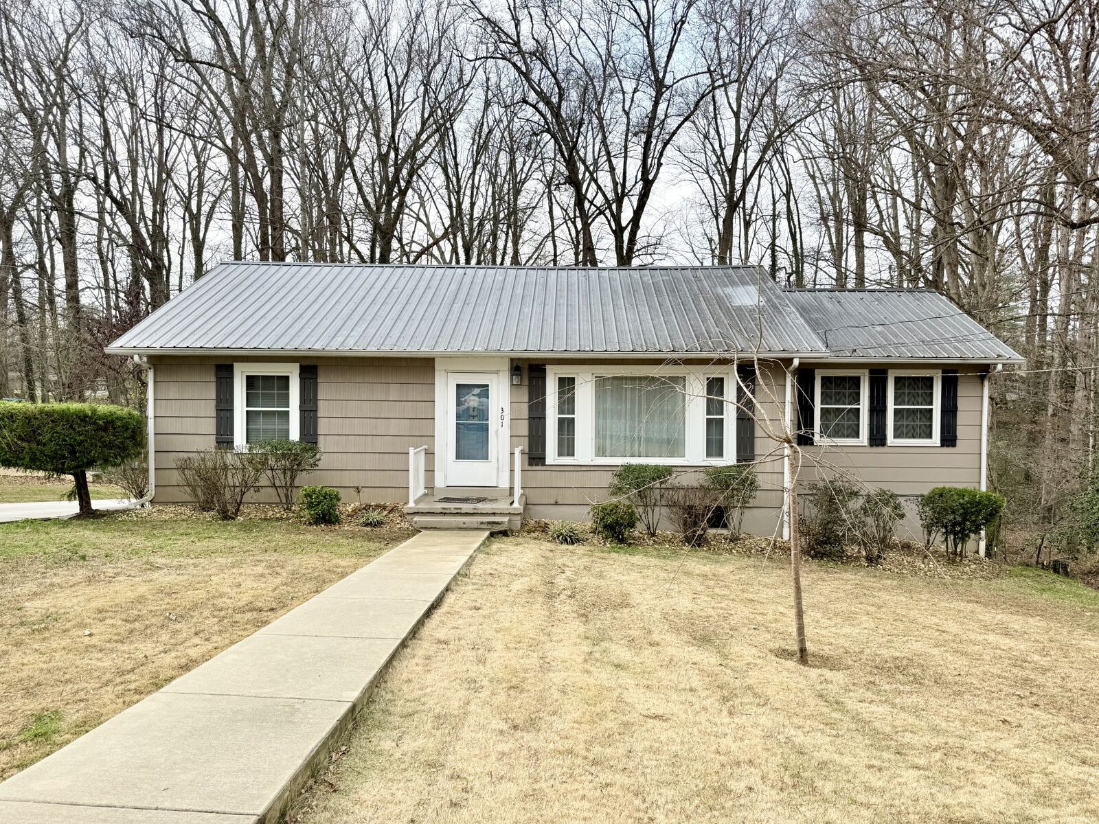 Property Photo:  301 Ben Lomond Dr  TN 37110 