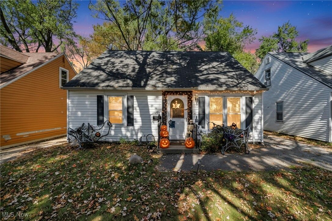 Property Photo: 18614 Homeway Road OH 44135