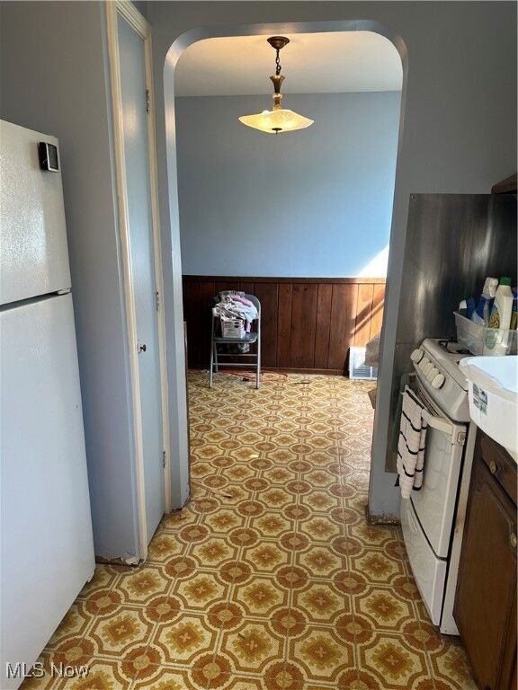 Property Photo: 1391 Iroquois Avenue OH 44124
