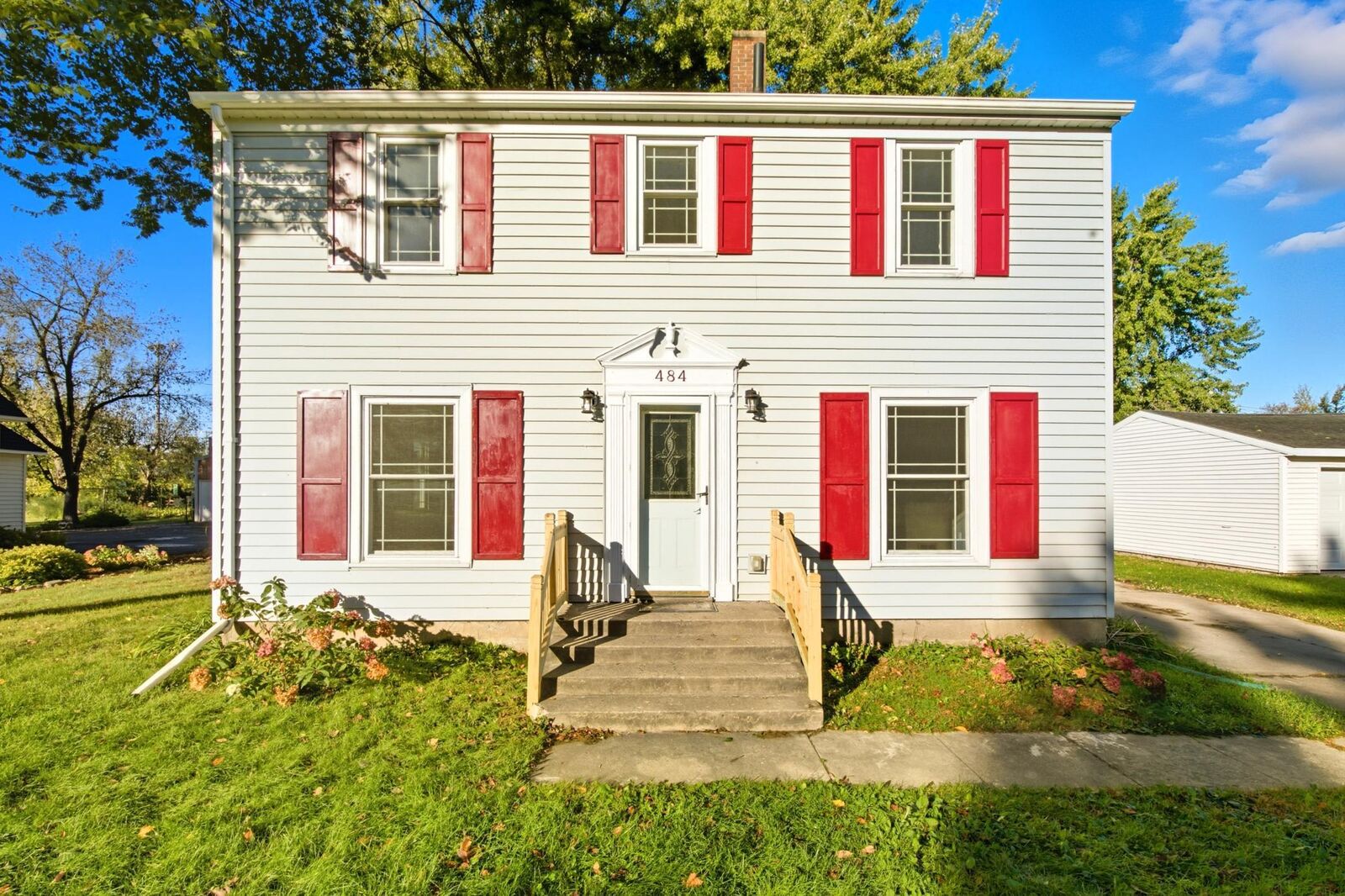 Property Photo:  484 State Street S  MN 55329 