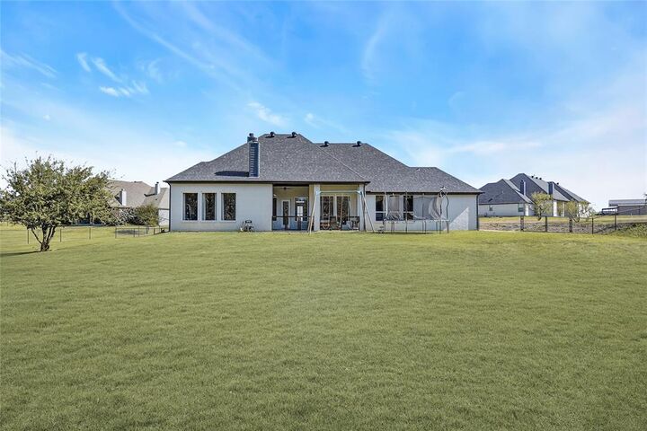 Property Photo: 223 Columbia Court TX 76082