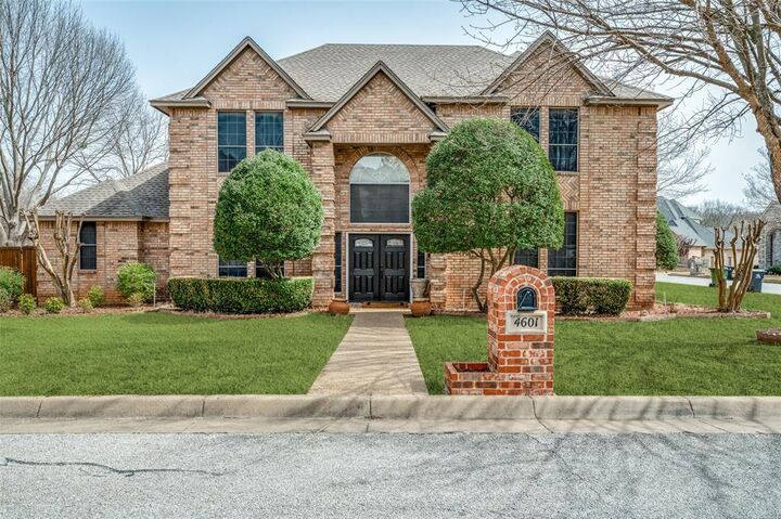 Property Photo: 4601 Edge Creek Lane TX 76017
