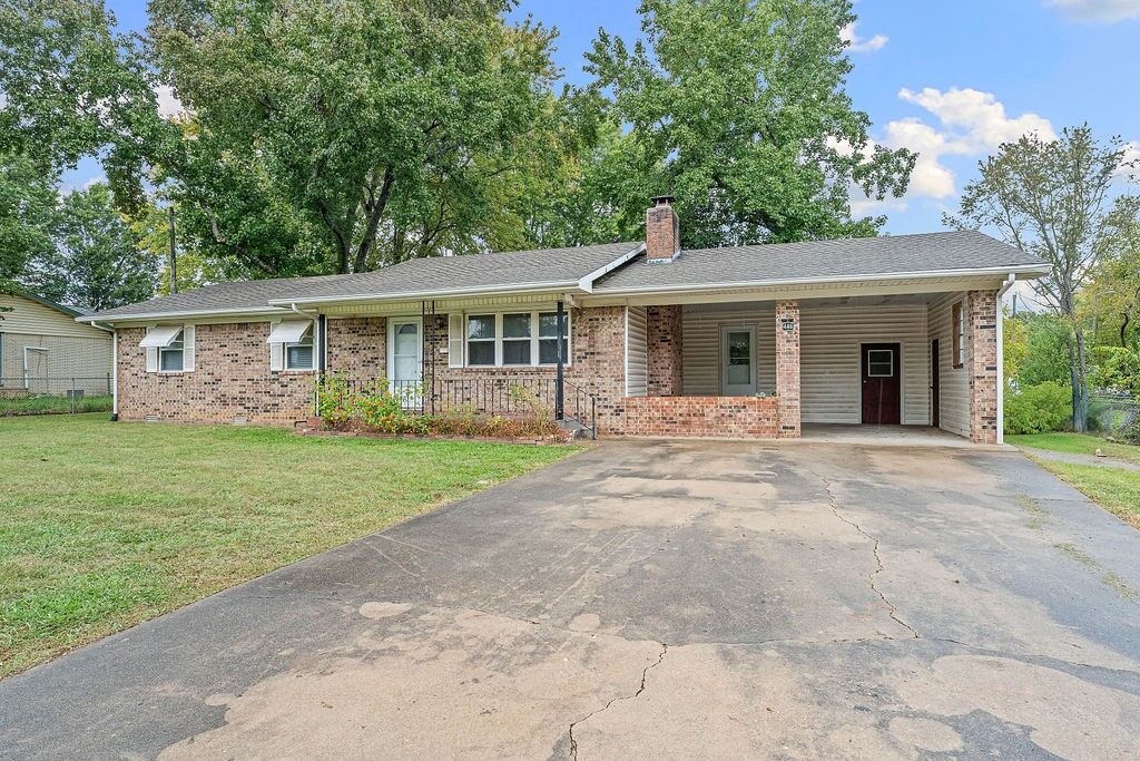 Property Photo: 446 W Pickens Road AR 72751