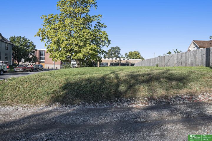 Property Photo: 1473 S 16 Street NE 68108