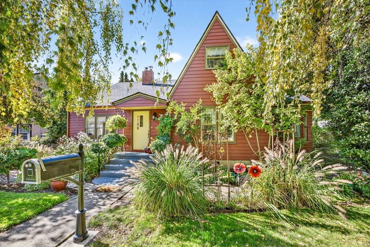 Property Photo: 1108 S Oakdale Avenue OR 97501