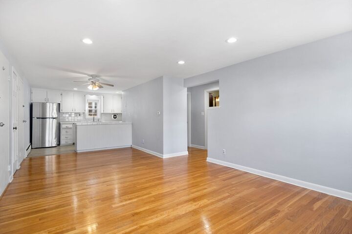 Property Photo:  29 Arlington Road 4  MA 01801 