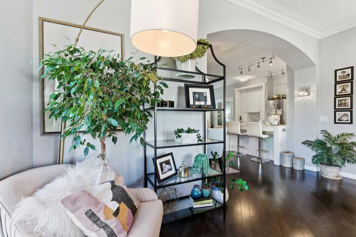 Property Photo:  881 15 Avenue SW 404  AB T2R 1R8 