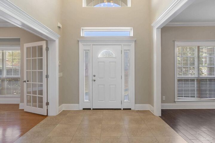 Property Photo: 6034 E Cambridge Way FL 32571