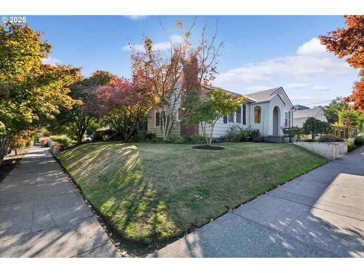 Property Photo: 1630 SE Tolman St OR 97202