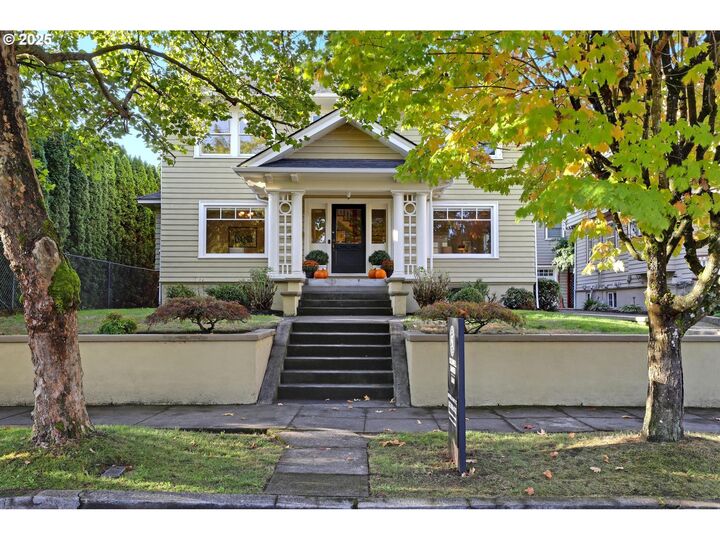 Property Photo: 2704 NE Hamblet St OR 97212