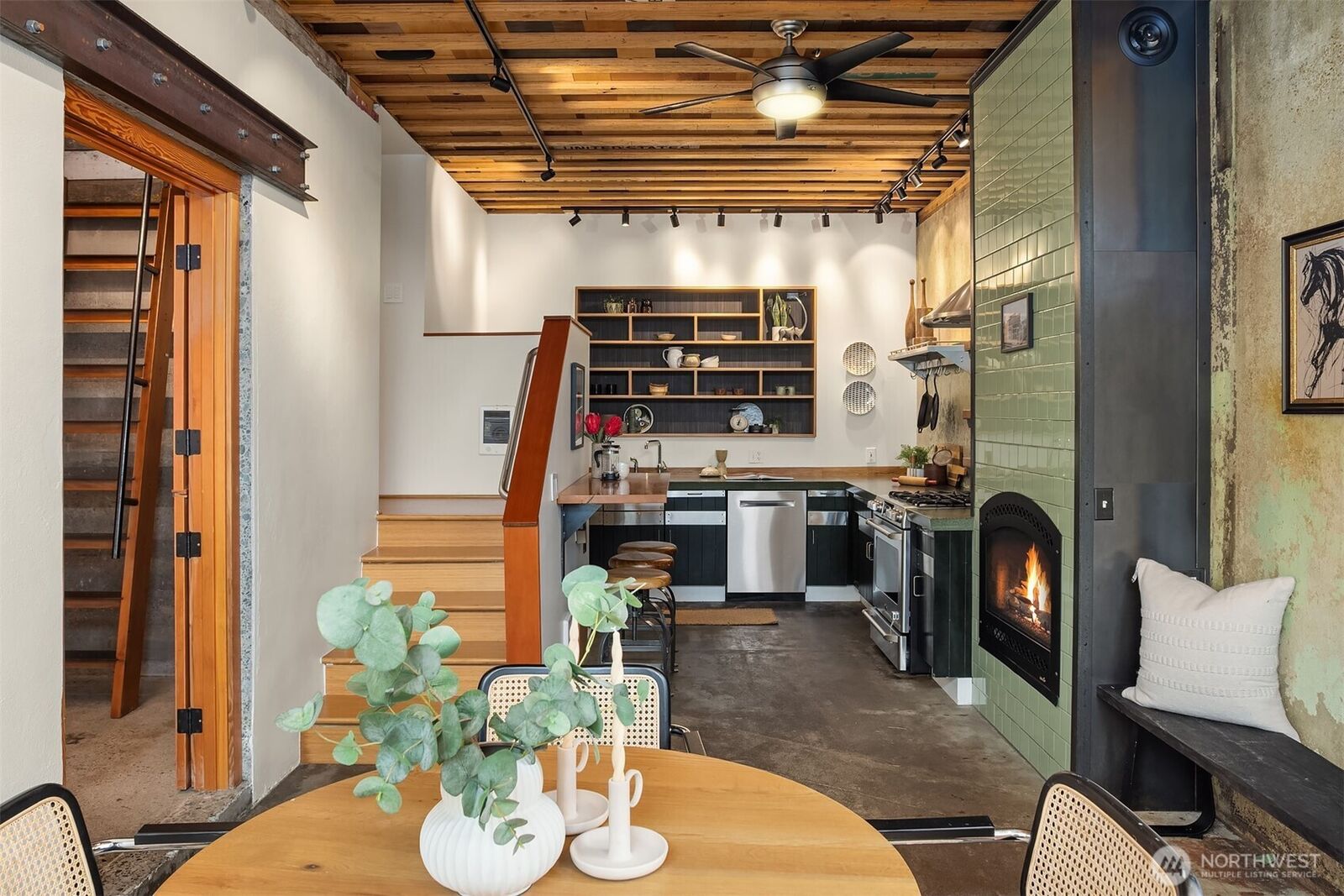 Property Photo:  112  18th Avenue  WA 98122