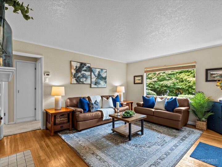 Property Photo: 3420 32nd Avenue W WA 98199