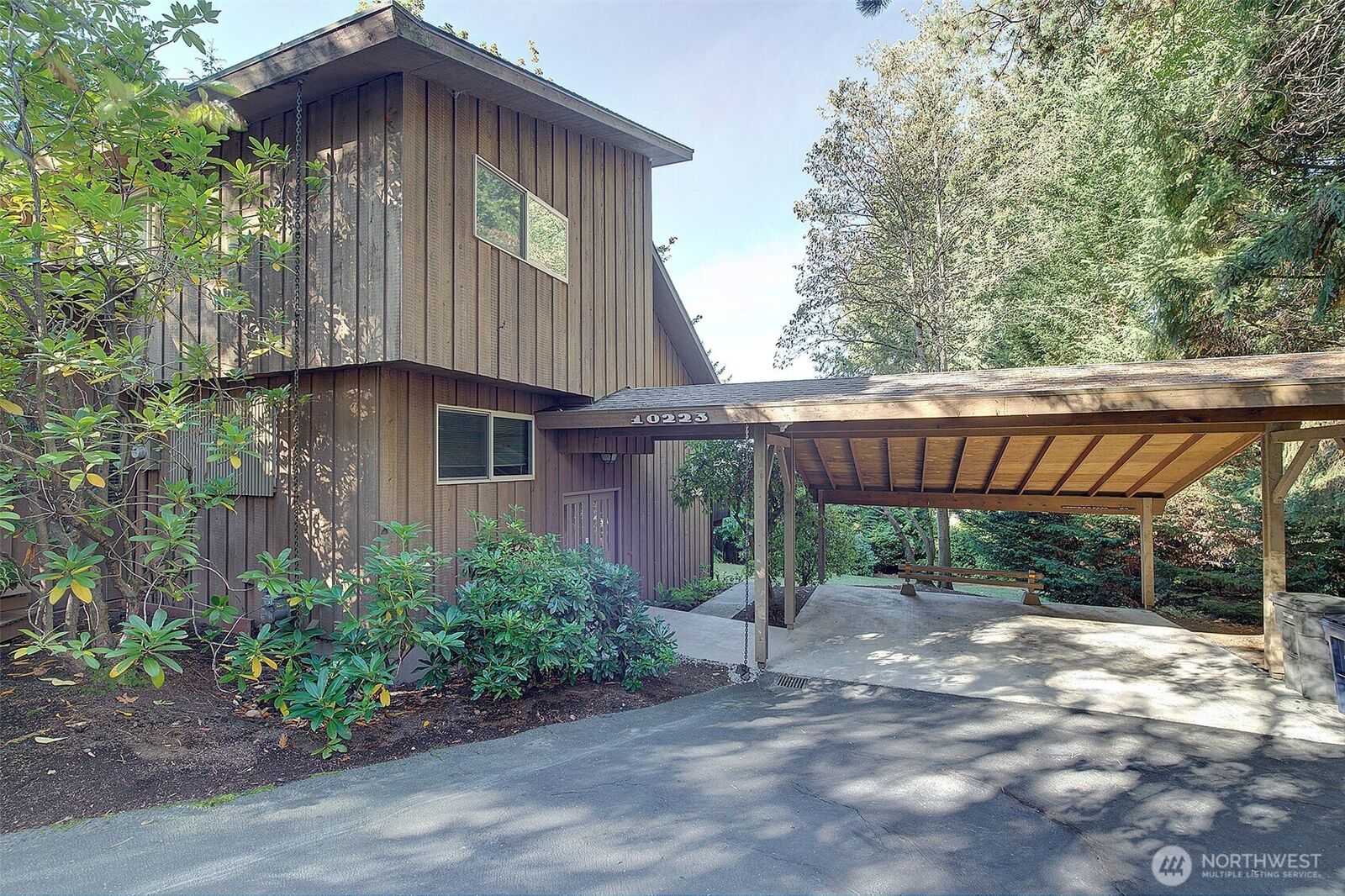 Property Photo:  10223  112th Avenue NE Lower  WA 98033 