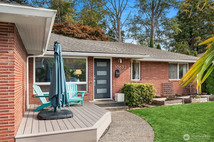 Property Photo: 10622 9th Avenue NW WA 98177