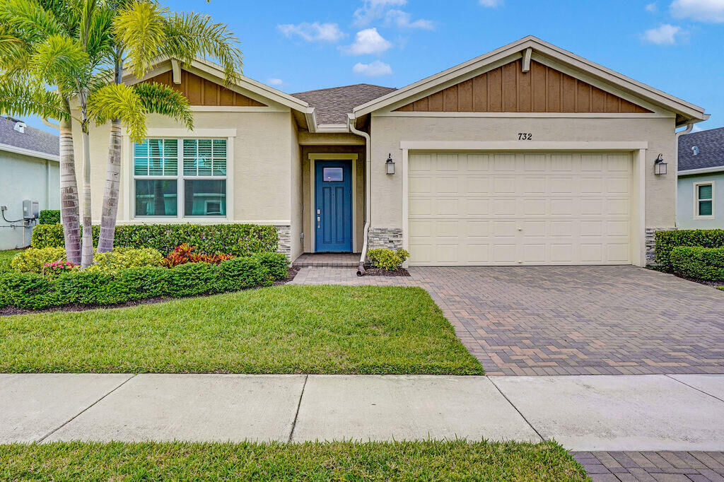 Property Photo:  732 SE Bloomfield Road  FL 34984