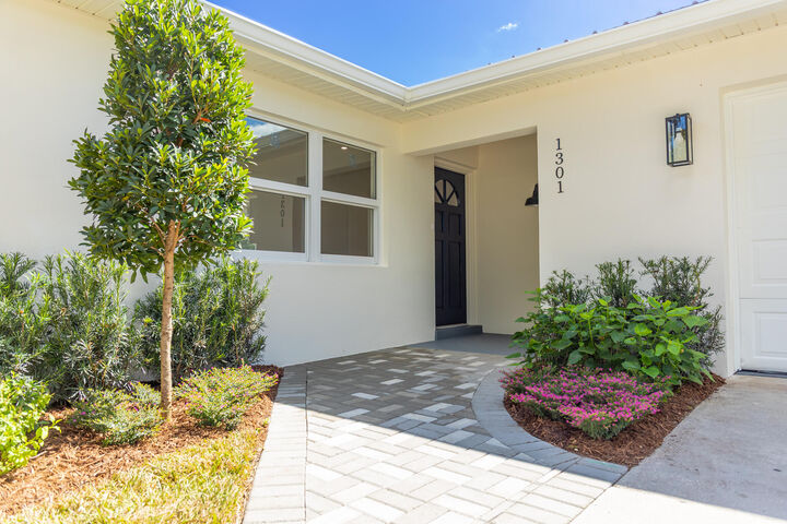 Property Photo:  1301 SE 8th Avenue  FL 34974
