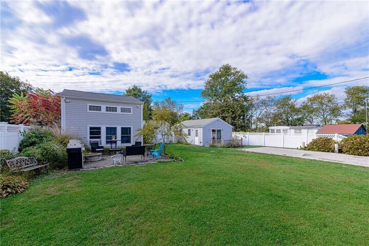 132 Highland Avenue  Portsmouth RI 02871 photo