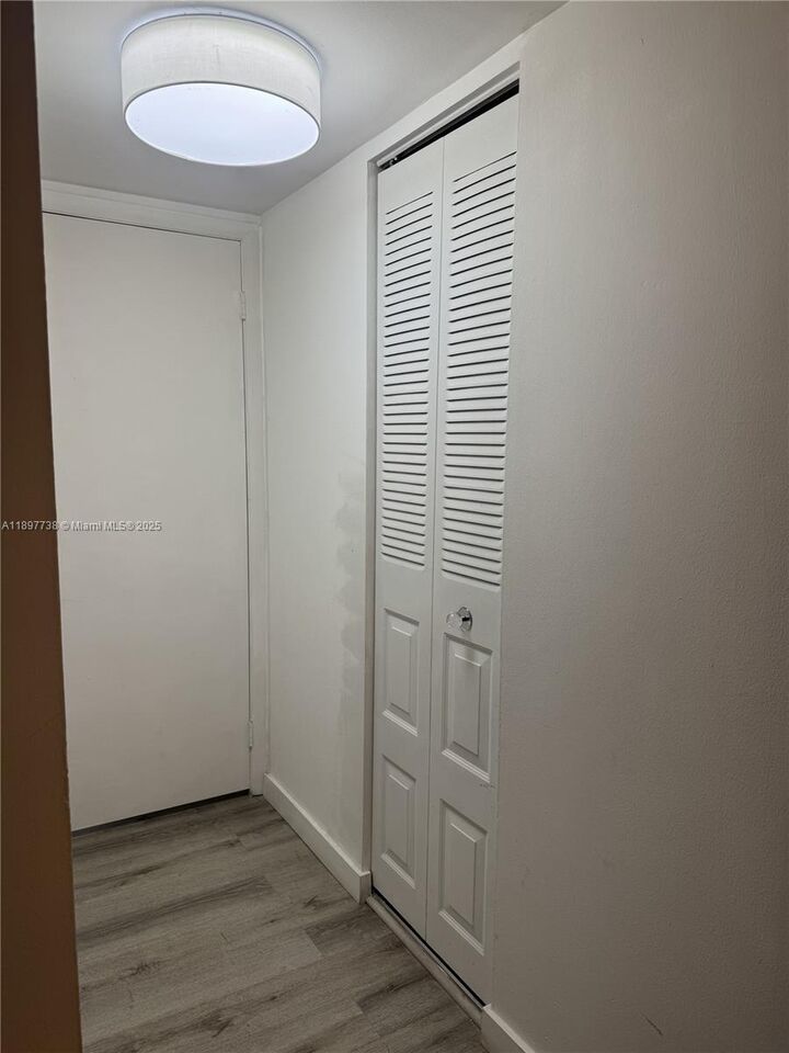 20301 W Country Club Dr 821  Aventura FL 33180 photo