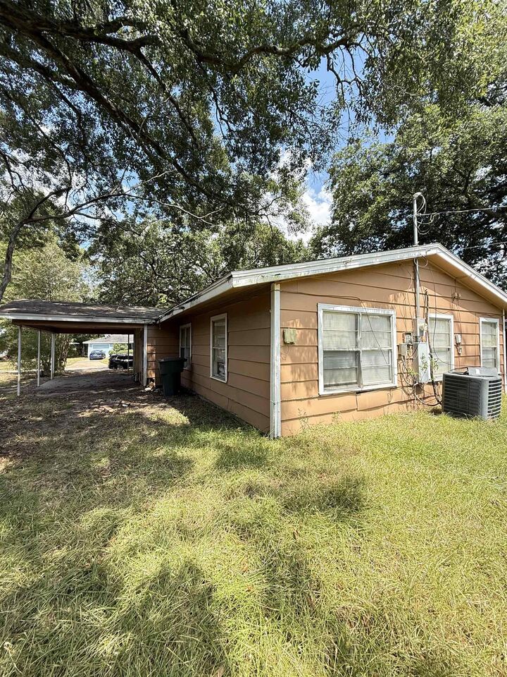 Property Photo:  5365 Dewberry Ln  TX 77708 