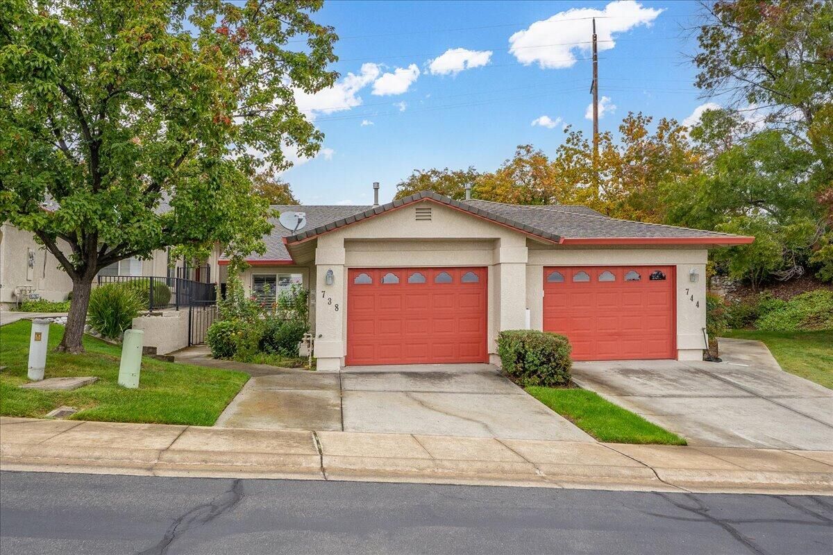 Property Photo: 738 Stonebriar Trail CA 96003