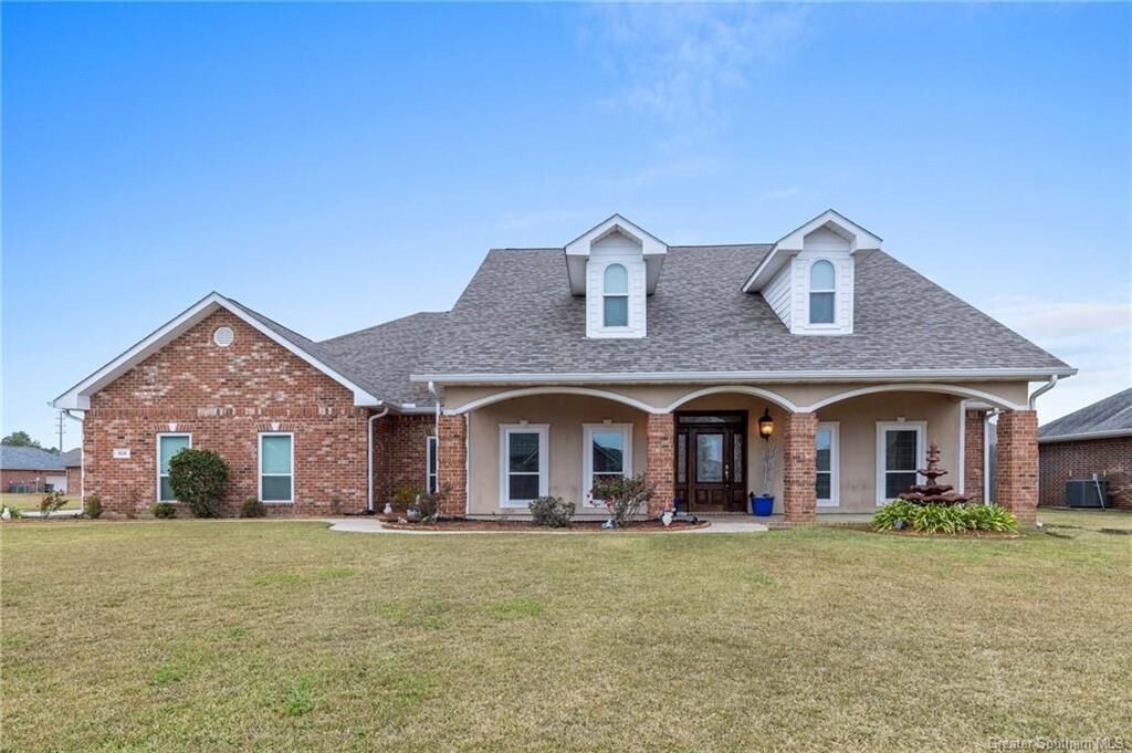 Property Photo: 318 Hampton Court LA 70605