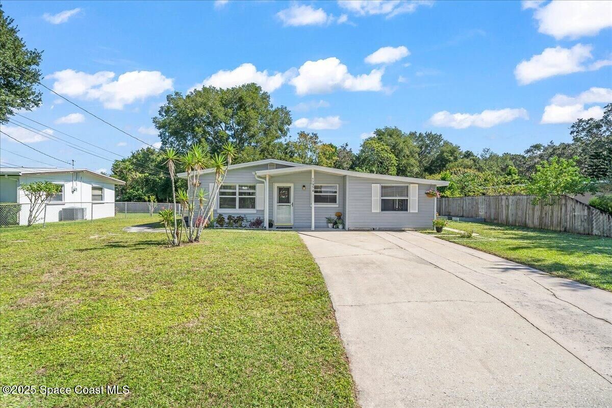 Property Photo: 1795 Hallum Avenue FL 32796