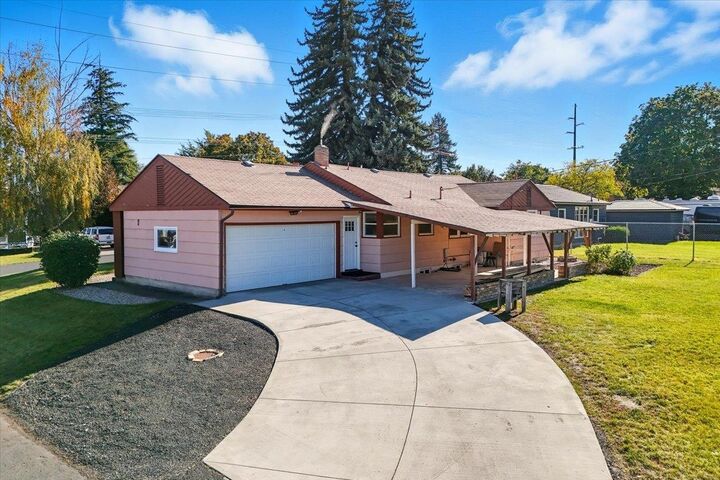 Property Photo: 3019 N Locust Rd WA 99206