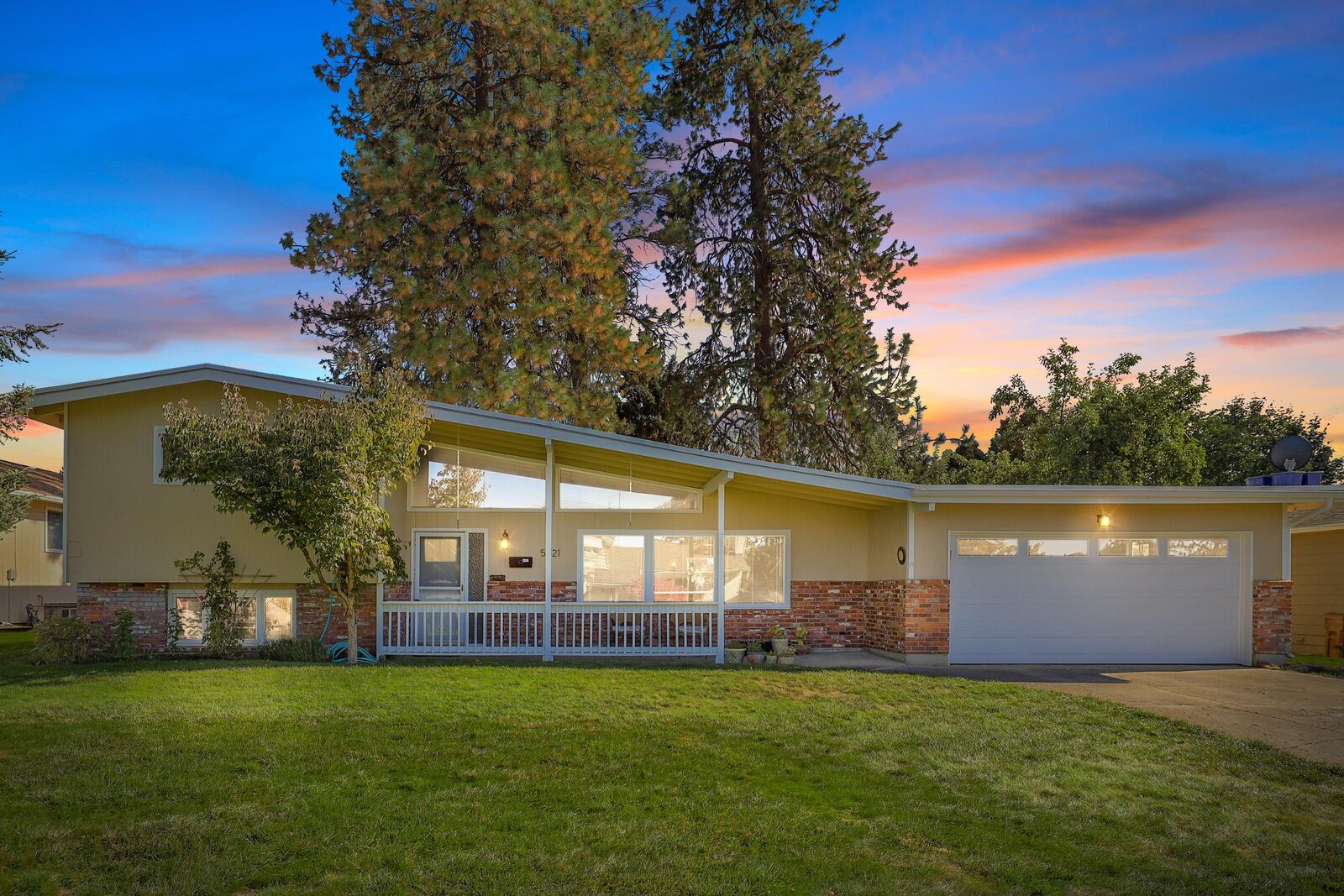 Property Photo: 5521 W Hoffman Pl WA 99205