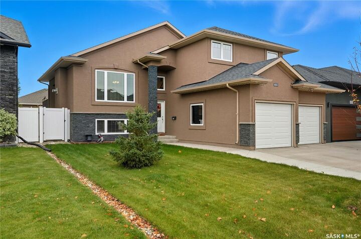 Property Photo: 631 Ledingham Crescent SK S7V 0B6