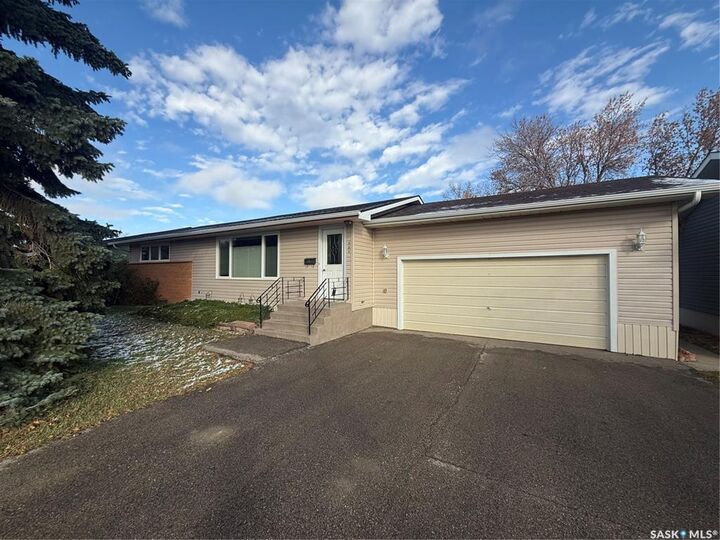 507 7th Avenue E  Assiniboia SK S0H 0B0 photo