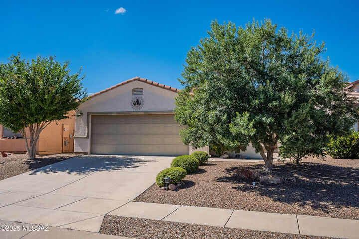Property Photo: 2243 N Avenida Del Petalo AZ 85614