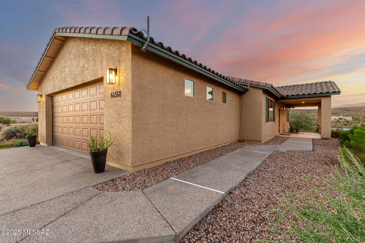 Property Photo:  64568 E Calle Rosa Linda  AZ 85739 