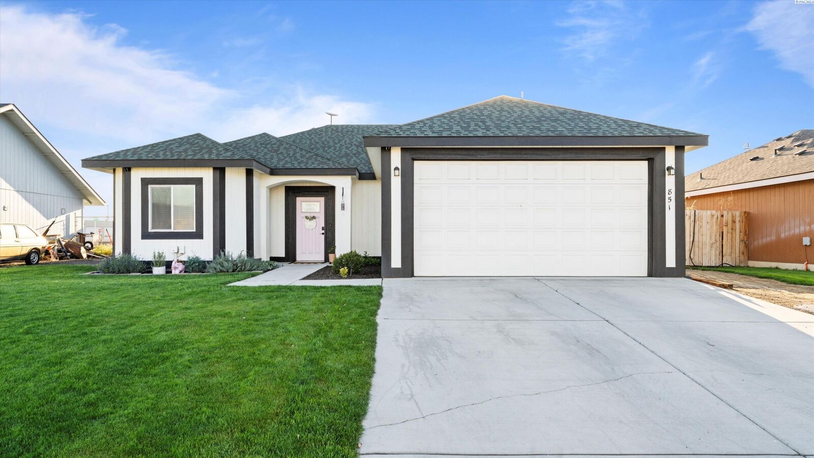 Property Photo: 851 W Fir Pl. WA 99326
