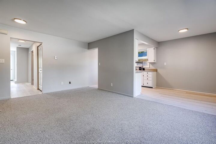 Property Photo: 25 Hillview Crescent 204 ON N9Y 1J5