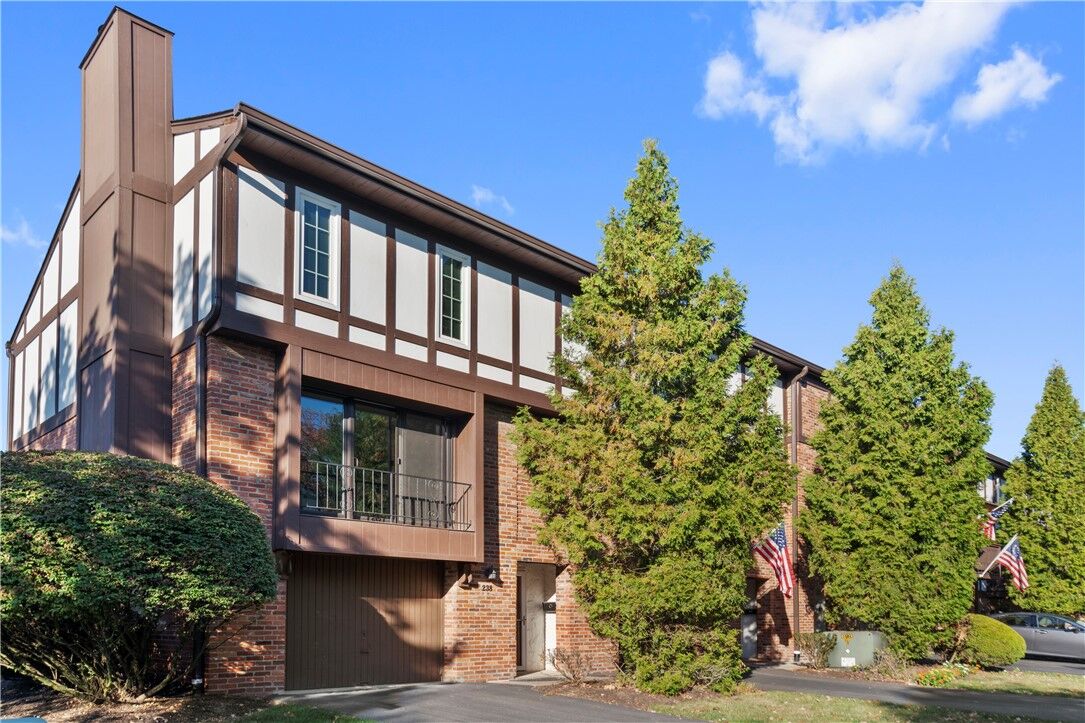 Property Photo: 238 Woodbridge Dr PA 15237