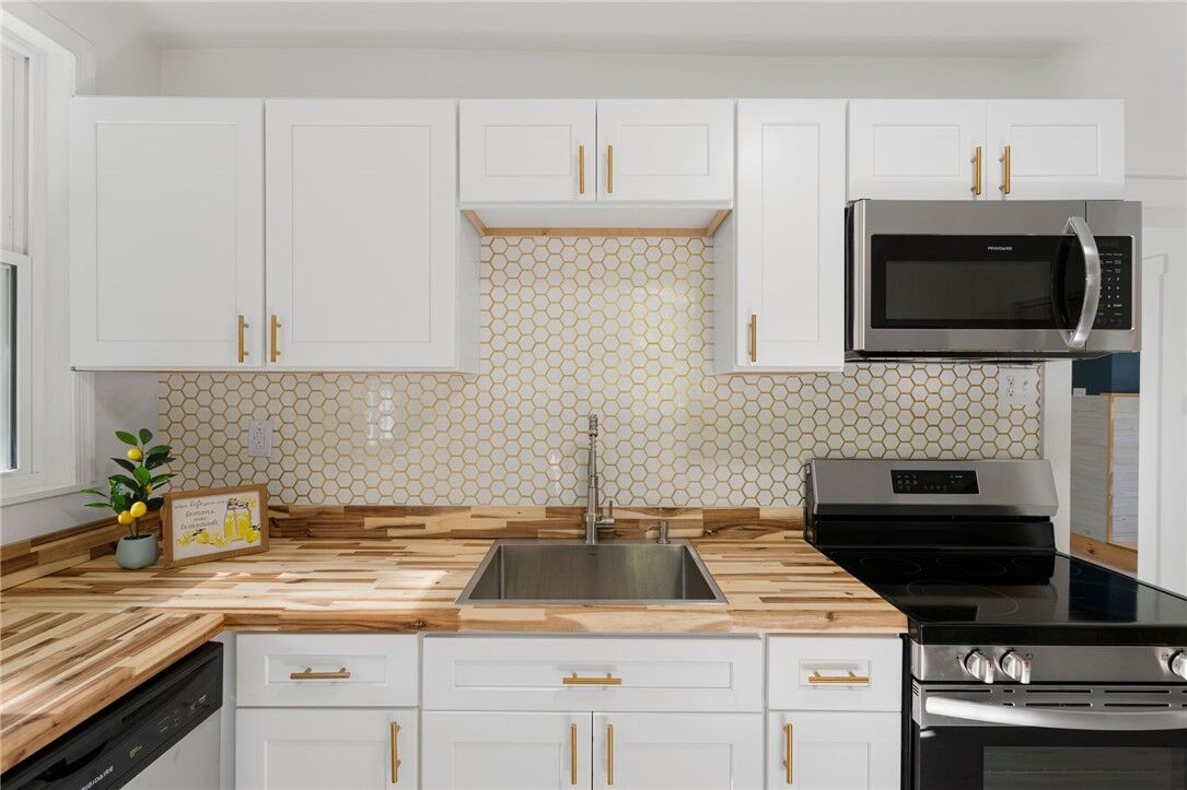 Property Photo: 2033 Plainview Ave PA 15226