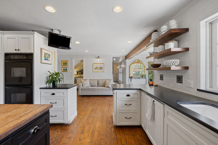 Property Photo: 2103 Doral Drive TX 78746