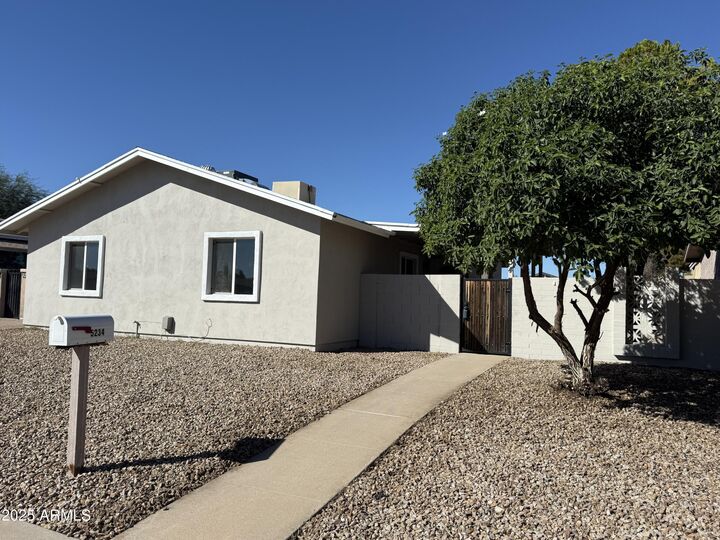 Property Photo: 5234 W Banff Lane AZ 85306